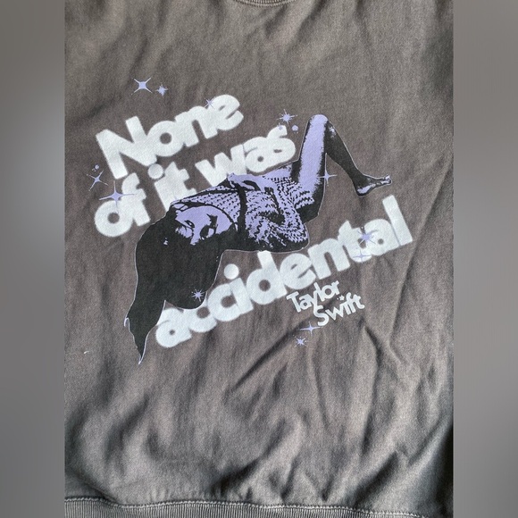 Taylor Swift Sweatshirt Women’s Medium Midnight Merch None of it was Accidental - Picture 4 of 7
